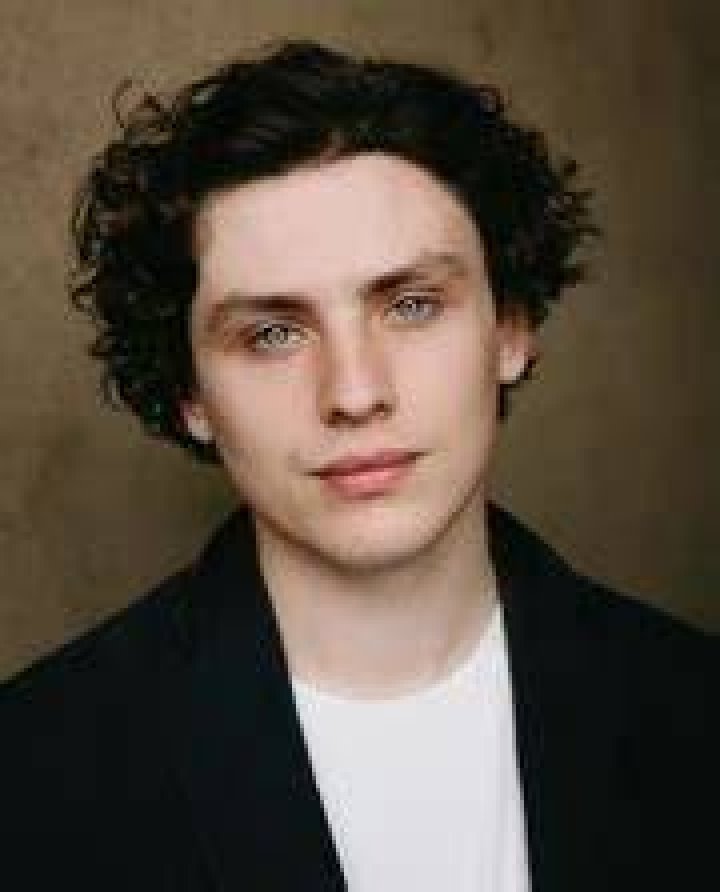 Max Lohan (Actor) Wiki, Bio, Age, Height, Weight, GF, Net Worth, Facts